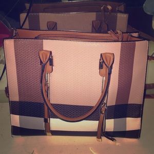 Burberry purse
